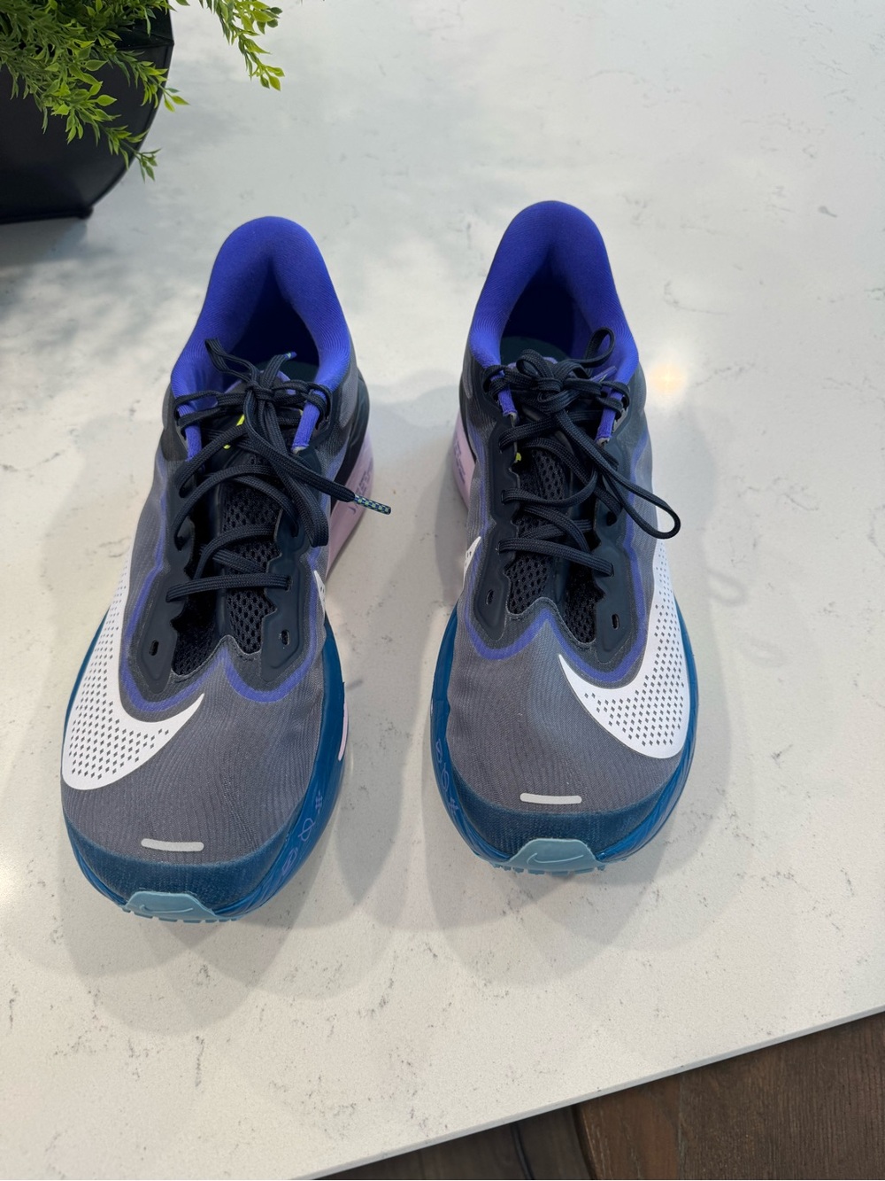 Nike Men’s Zoom Fly 6 Running Shoes